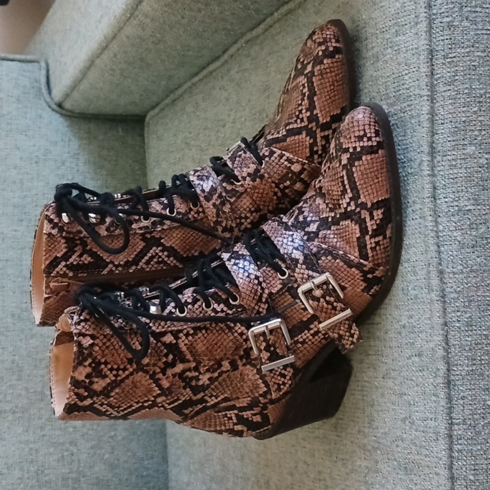 Express ankle boots shoes zipper high heel pointed snake print brown tan 8.5